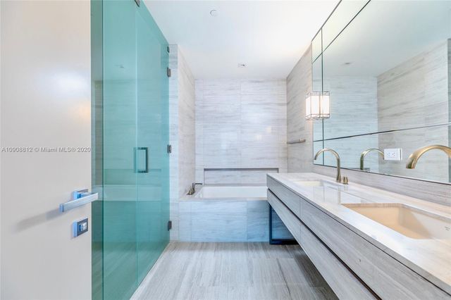 $4,200,000 | 18975 Collins Avenue, Unit 2902, Sunny Isles Beach, FL 33160