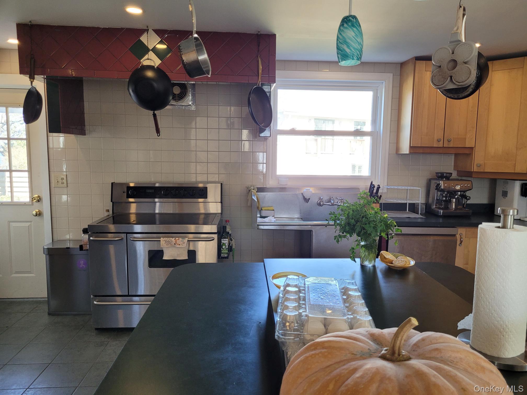 424 Centre Island Road Oyster Bay, NY 11771 - Photo 11 of 31