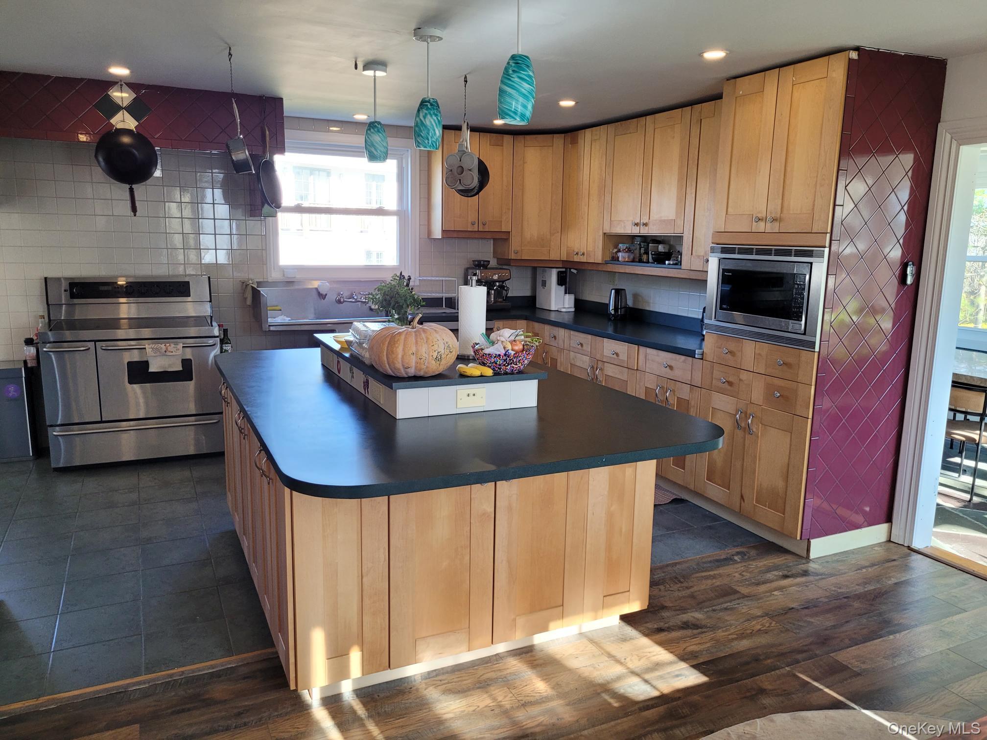 424 Centre Island Road Oyster Bay, NY 11771 - Photo 6 of 31