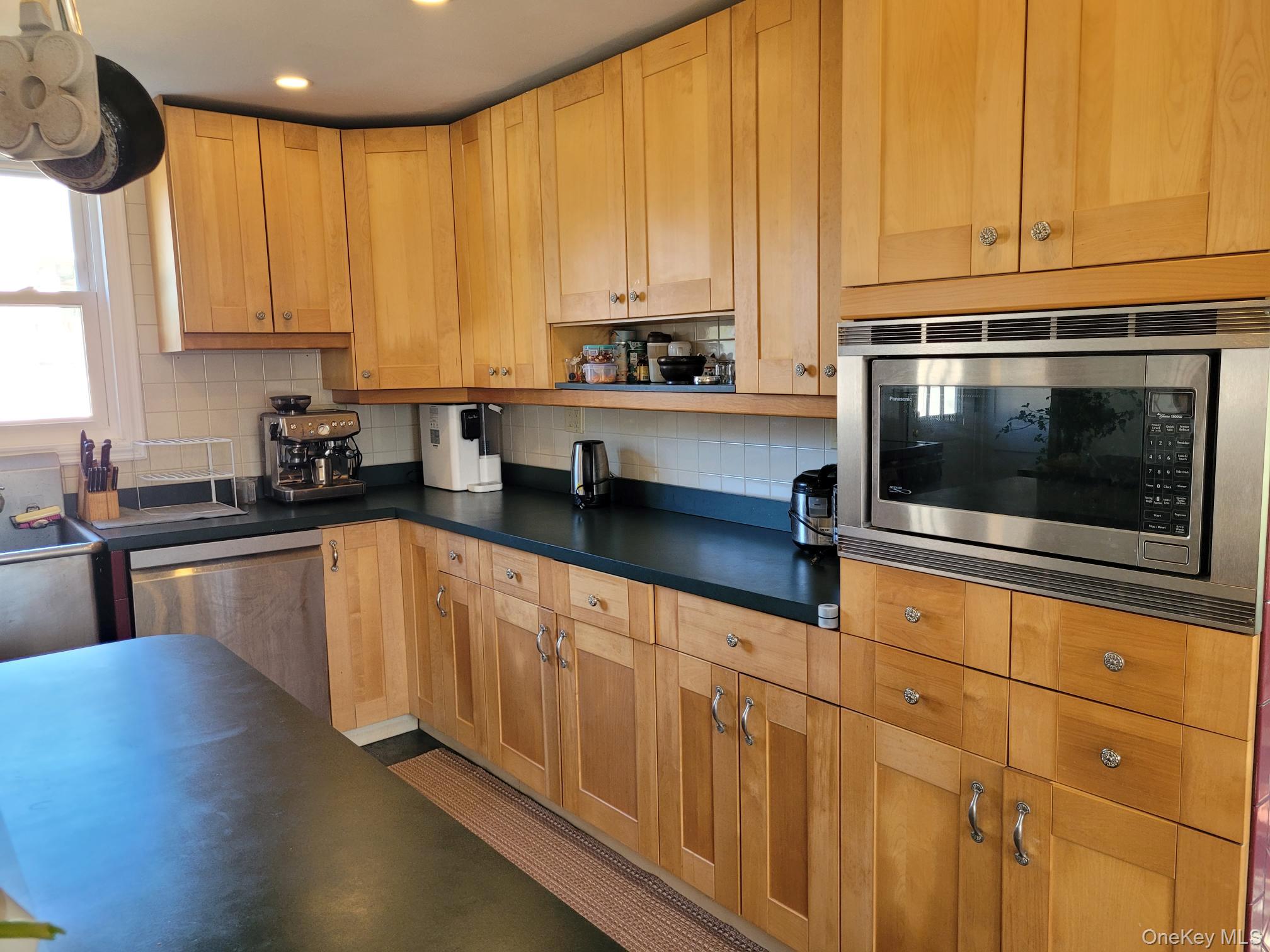 424 Centre Island Road Oyster Bay, NY 11771 - Photo 10 of 31