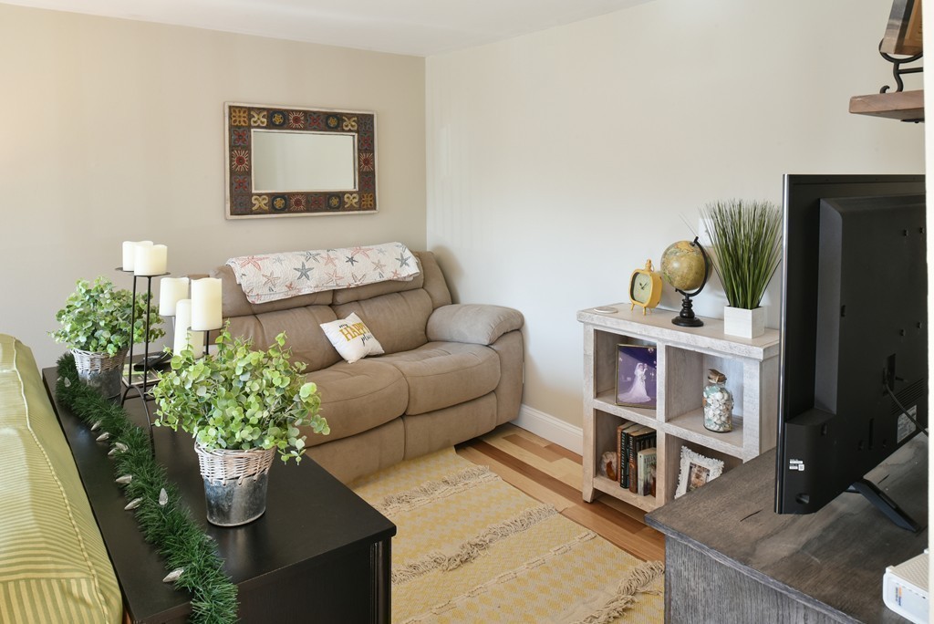 18 Atlantic Road, Unit 35 Gloucester, MA 01930 - Photo 7 of 24 a living room with furniture flowerpot and flower pot