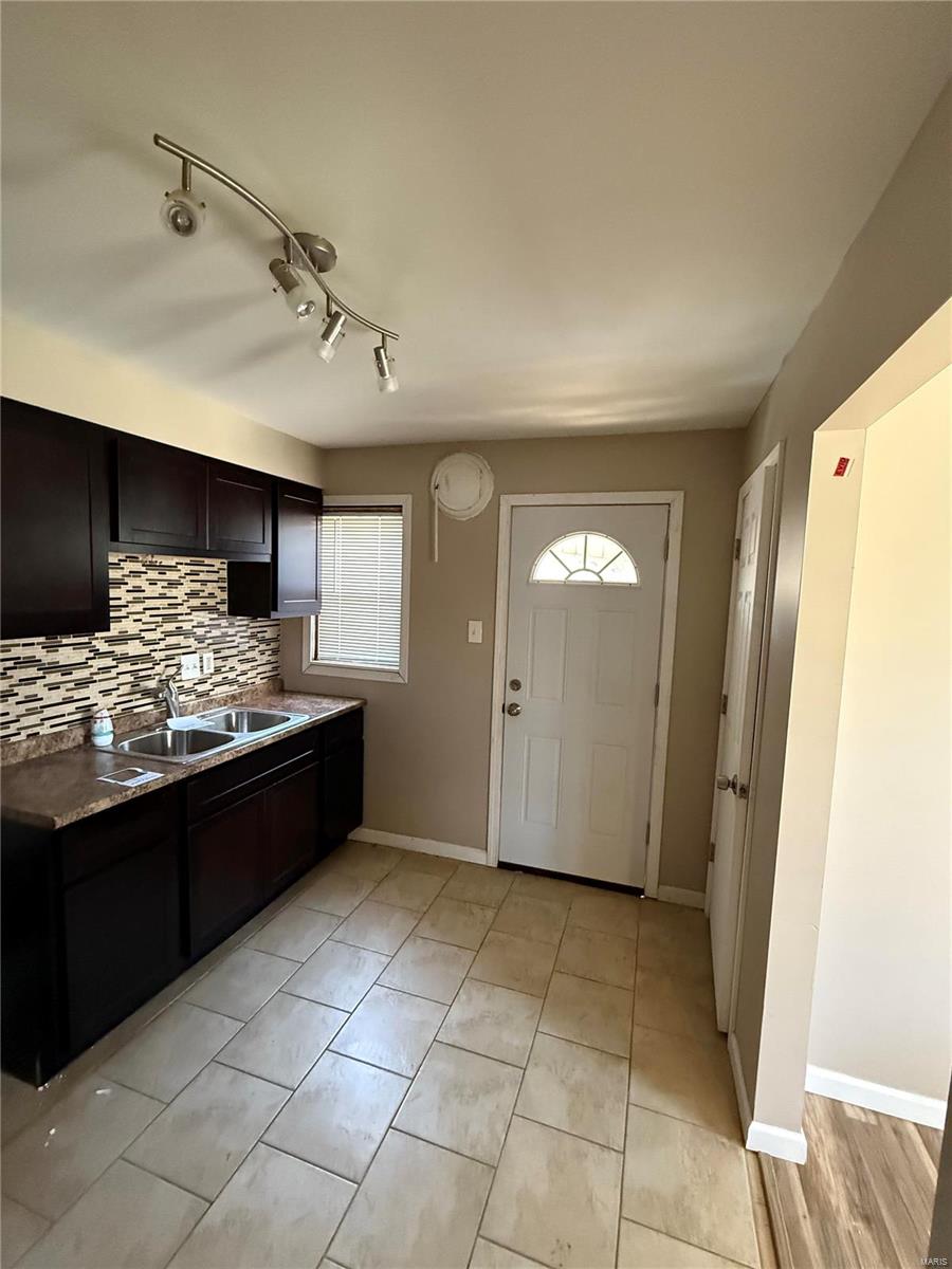 838 Rolwes Avenue St. Louis, MO 63135 - Photo 3 of 10 Gallery Image 3