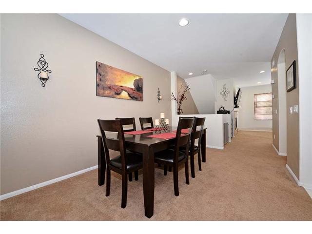 2252 Huntington Point Road, Unit 84 Chula Vista, CA 91914 - Photo 3 of 17 LARGE DINING AREA!