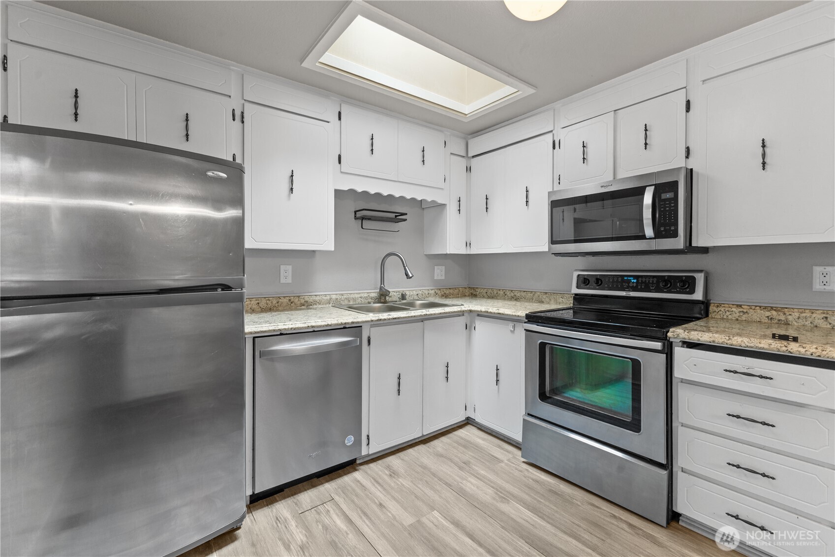 28 Madrona Place DuPont, WA 98327 - Photo 4 of 32