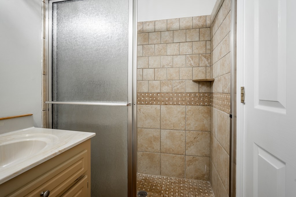 1265 Hunters Ridge Jasper, GA 30143 - Photo 26 of 50 a bathroom with a shower and a sink