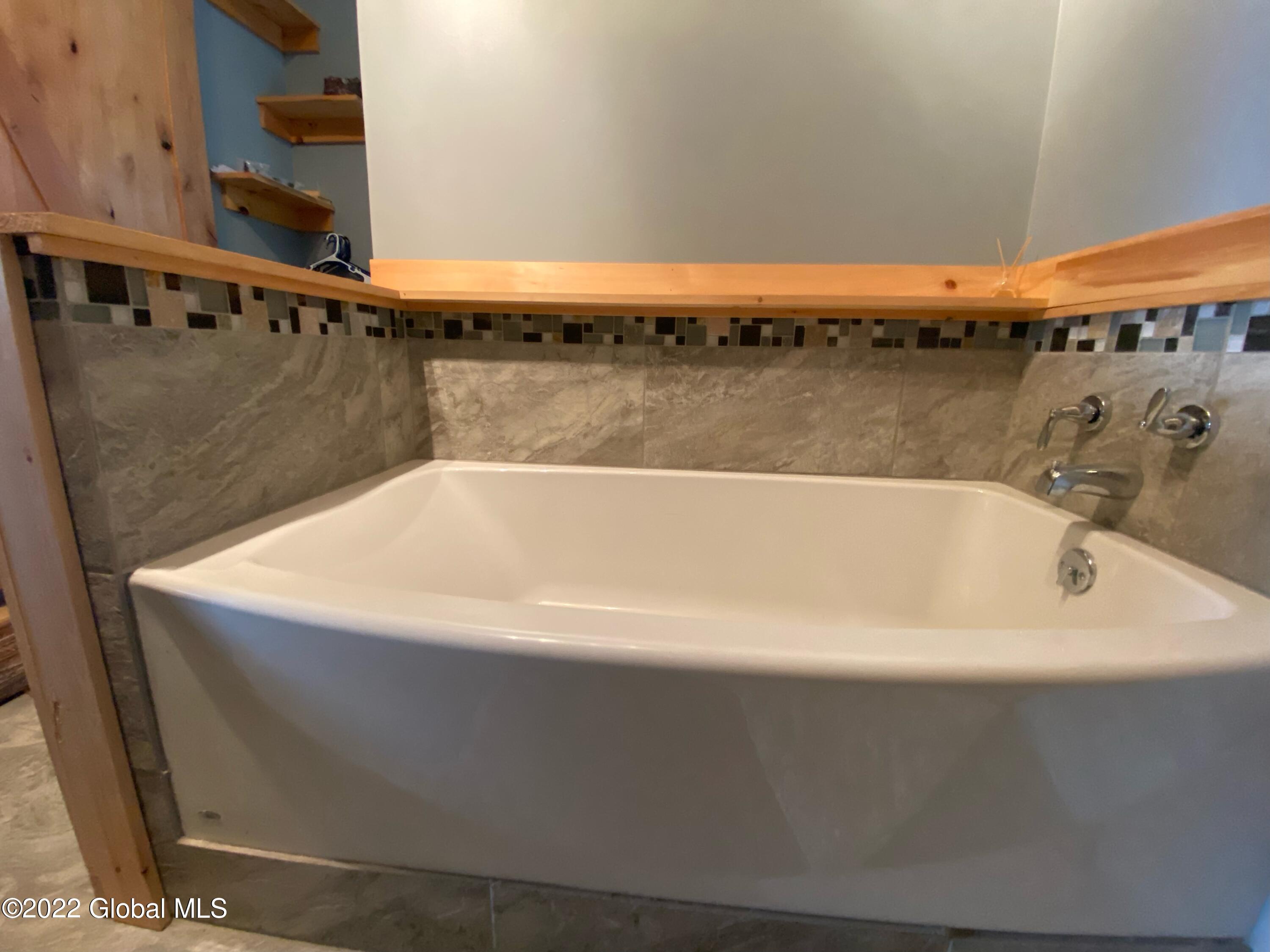 688 Hogback Road Crown Point, NY 12928 - Photo 22 of 34 688 MAS TUB