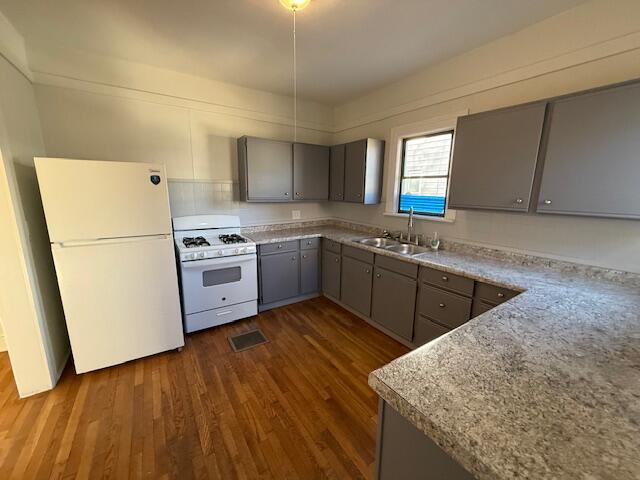 141 Bates Street Jackson, MI 49202 - Photo 9 of 25 IMG_1003