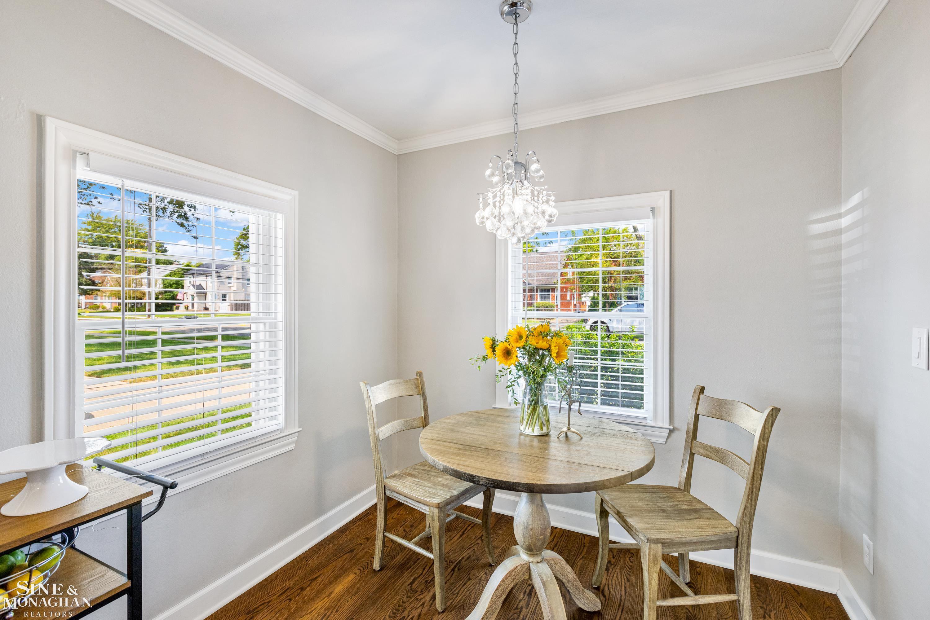 1253 Roslyn Road Grosse Pointe Woods, MI 48236 - Photo 14 of 34