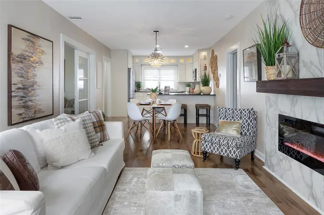 $2,775 | 701 38th Avenue North, St. Petersburg, FL 33704