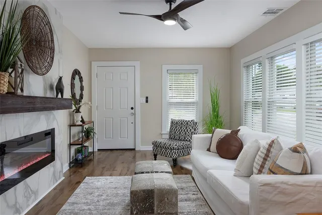 $2,775 | 701 38th Avenue North, St. Petersburg, FL 33704