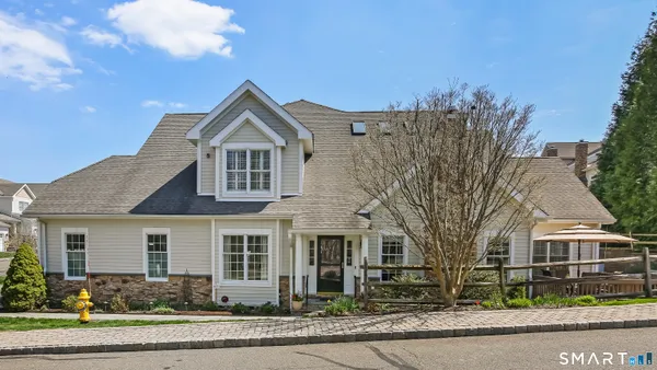 $1,100,000 | 638 Danbury Road, Unit 64, Ridgefield, CT 06877