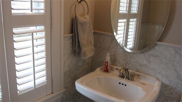 9 Glendale Road Marblehead, MA 01945 - Photo 11 of 13 a bathroom with a sink a window and a mirror