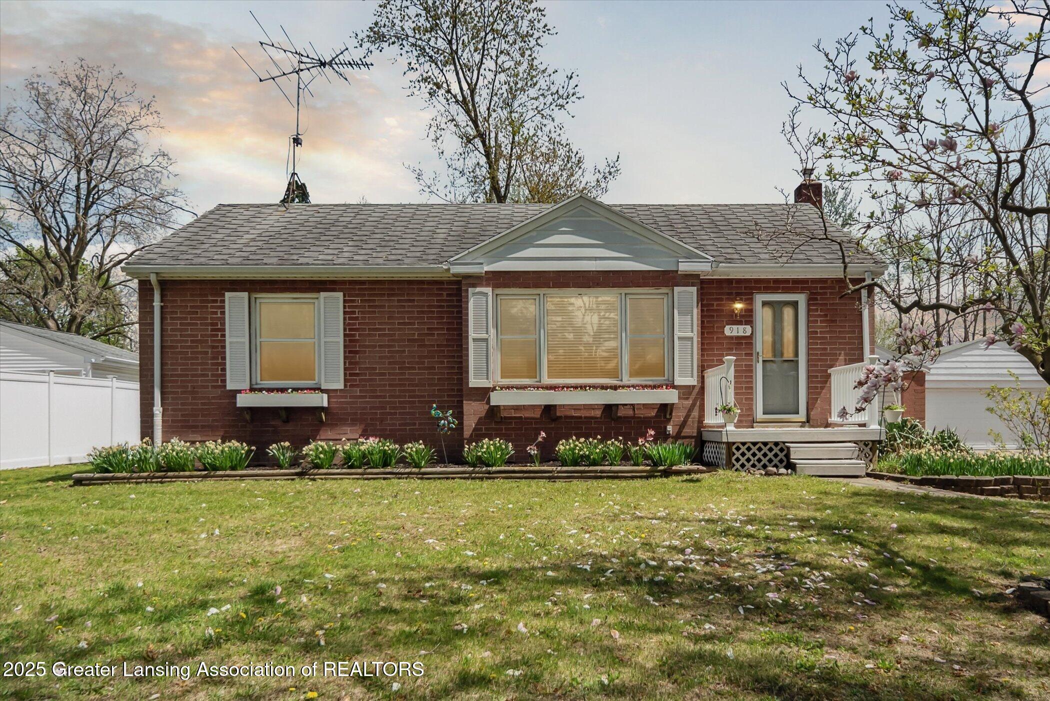 918 Clark Road Lansing, MI 48917 - Photo 1 of 31 01-918-Clark-Rd-Lansing-MI-48917-WindowS