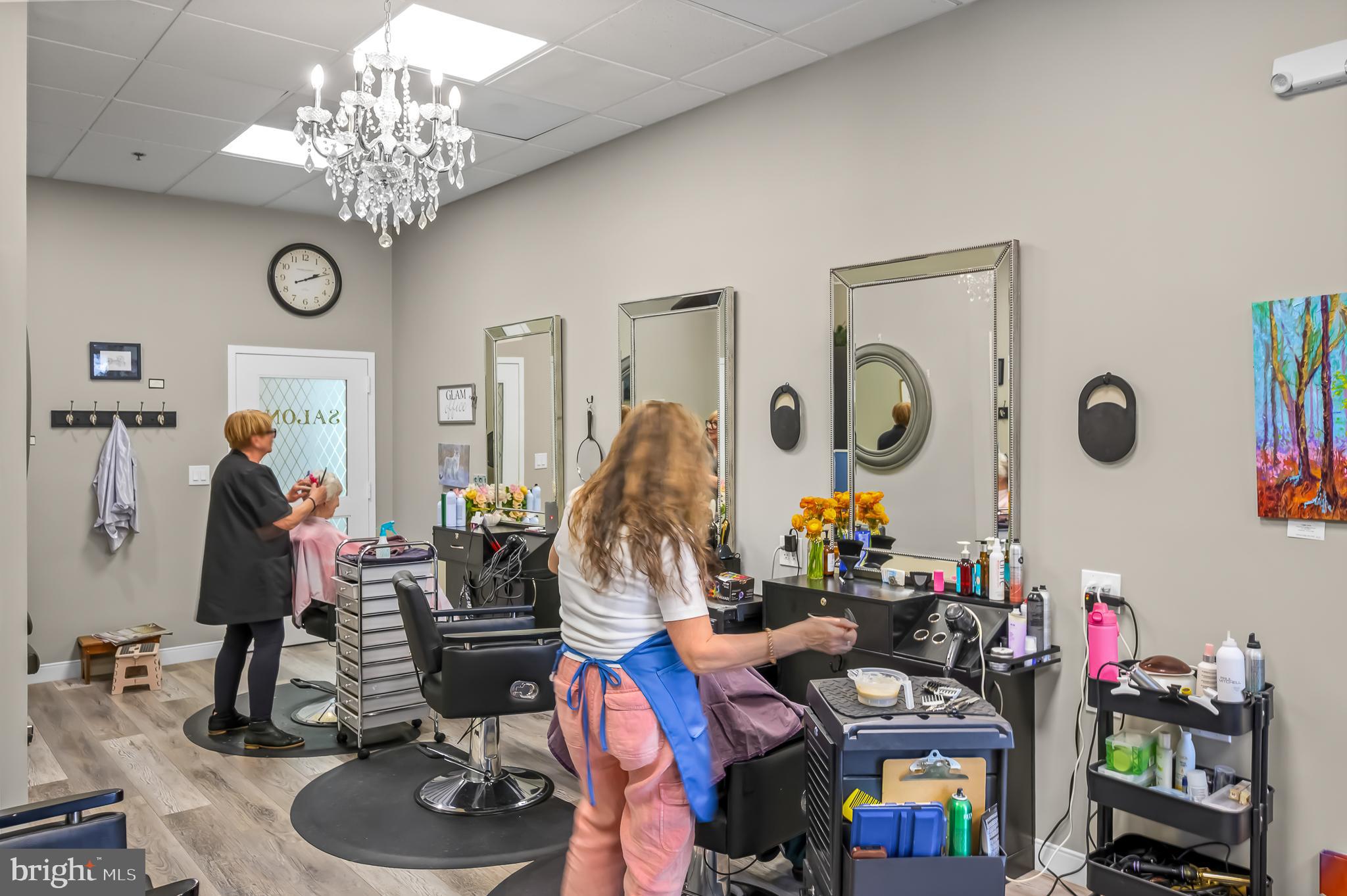 19385 Cypress Ridge Terrace, Unit 519 Leesburg, VA 20176 - Photo 39 of 43 Hair Salon