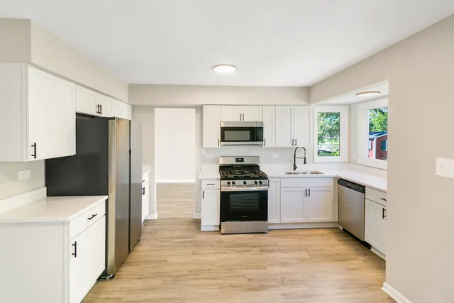 $359,700 | 19520 Lake Lynwood Drive, Lynwood, IL 60411