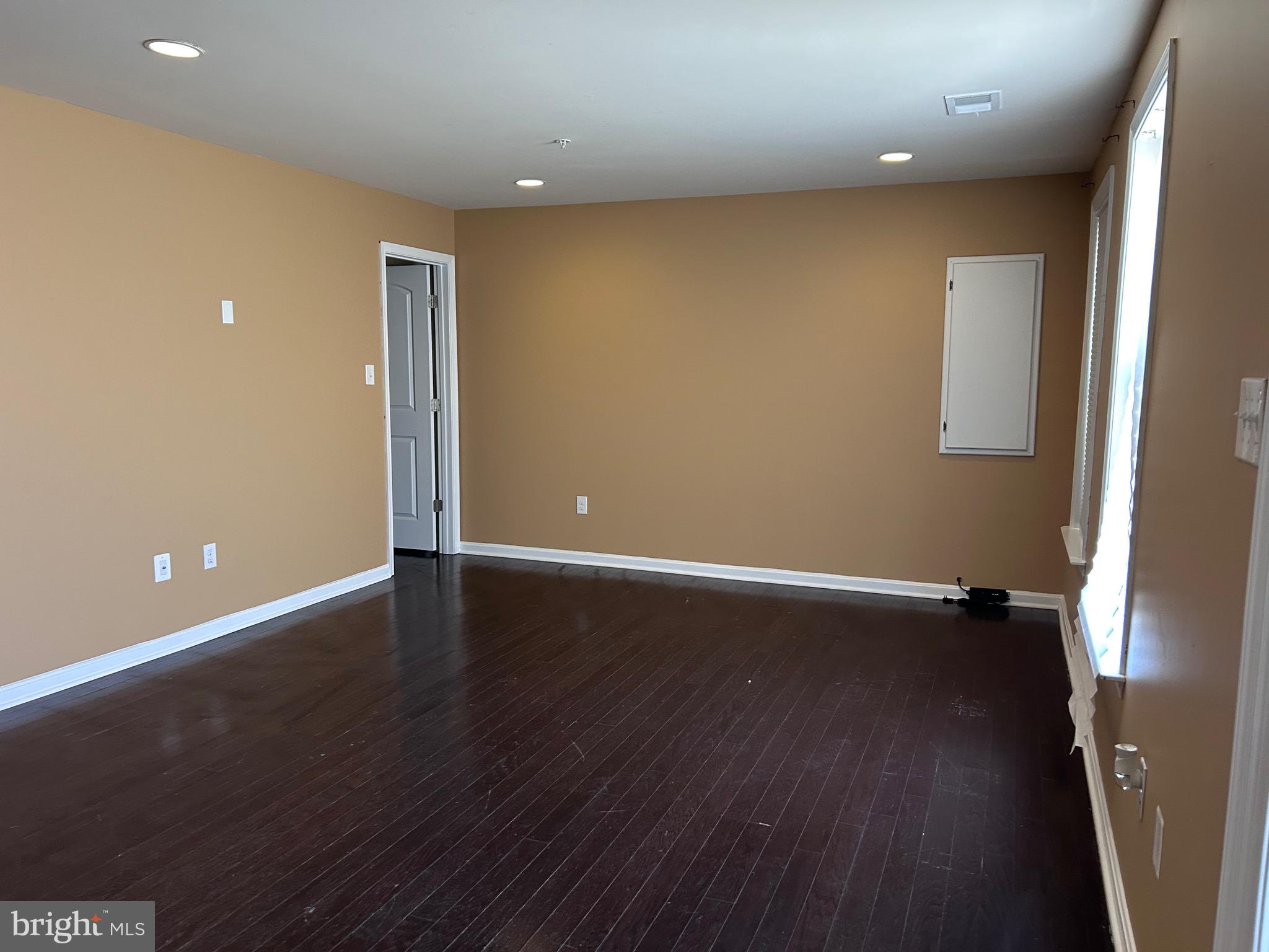 9623 Smithview Place Lanham, MD 20706 - Photo 3 of 42 first floor living space