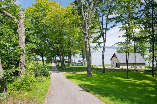 $2,995,000 | 2101 Bridgevine Court, Independence, MN 55359