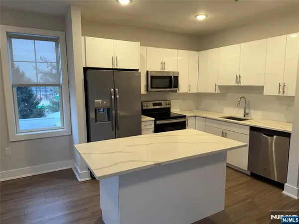 $3,495 | 1685 Bergen Boulevard, Unit 604, Fort Lee, NJ 07024