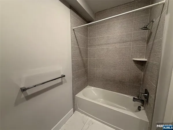 $3,495 | 1685 Bergen Boulevard, Unit 604, Fort Lee, NJ 07024