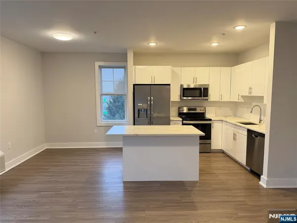 $3,495 | 1685 Bergen Boulevard, Unit 604, Fort Lee, NJ 07024
