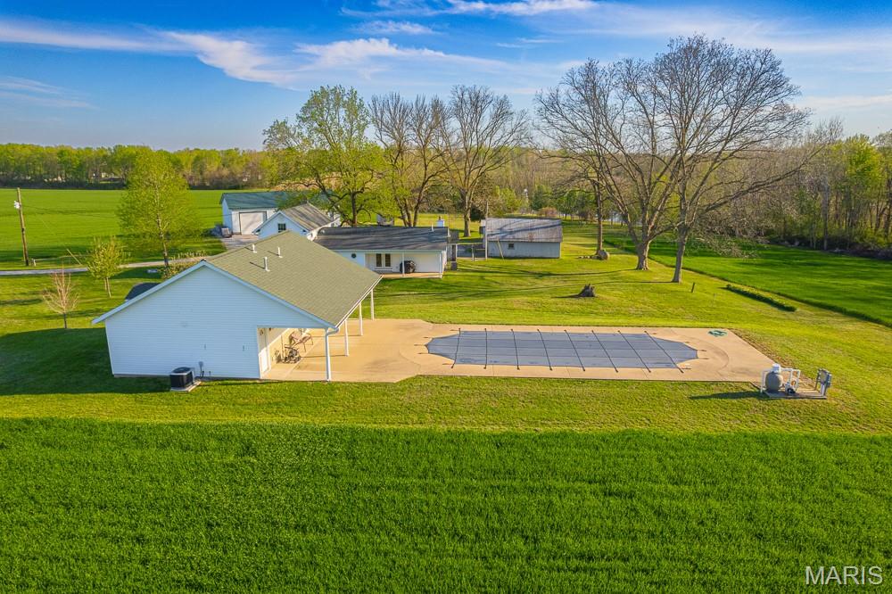 21617 Emerald Road Carlyle, IL 62231 - Photo 5 of 98