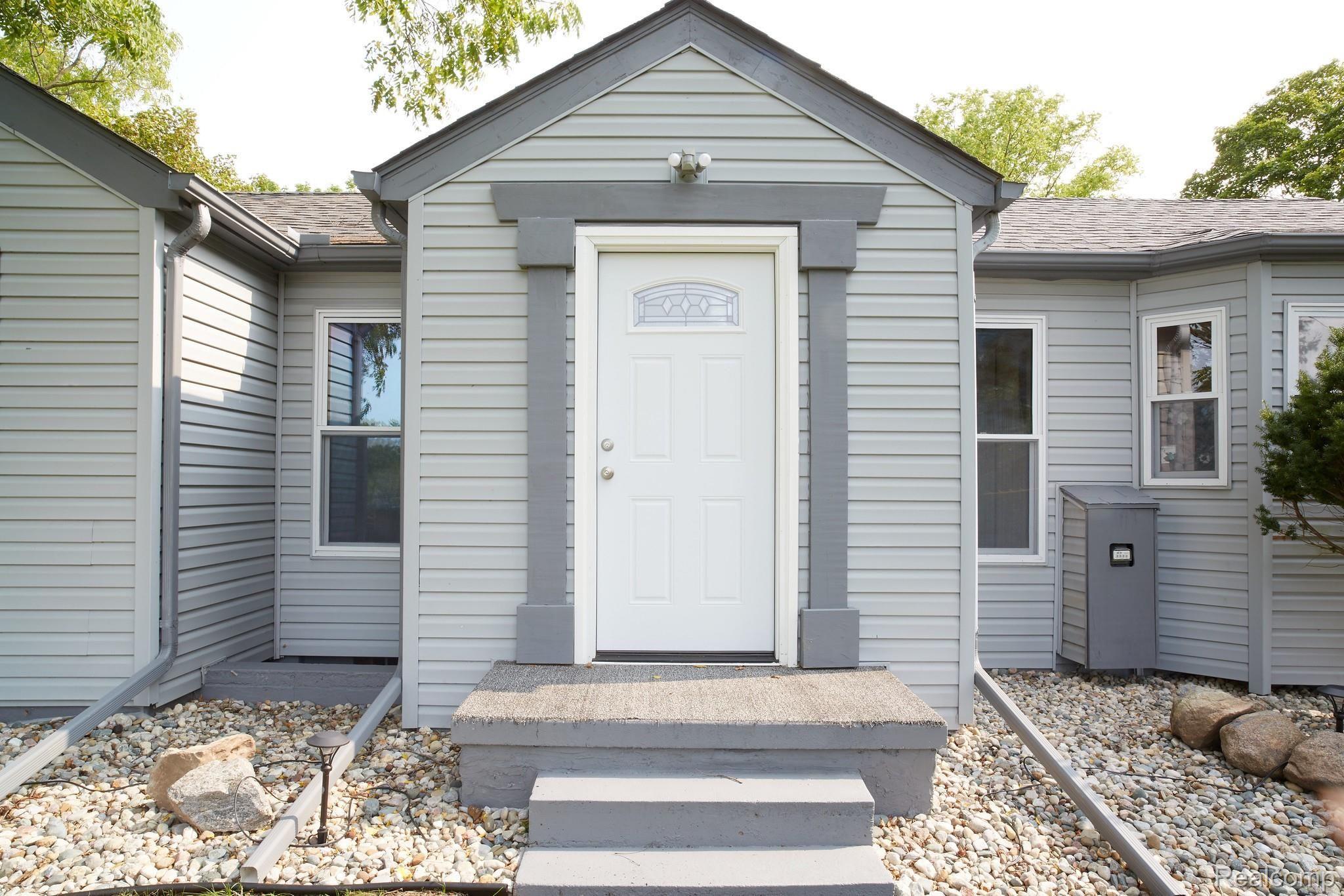 4268 Beecher Road Flint, MI 48532 - Photo 6 of 27 front door.jpg