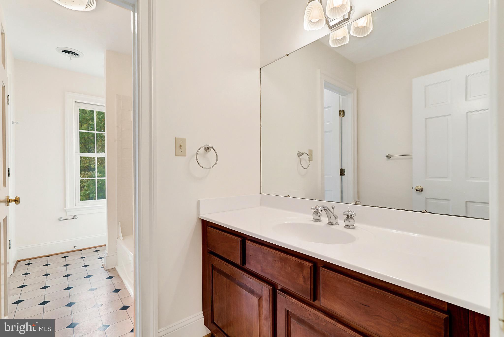 10504 Warland Road Marshall, VA 20115 - Photo 19 of 25 Bath (Master)