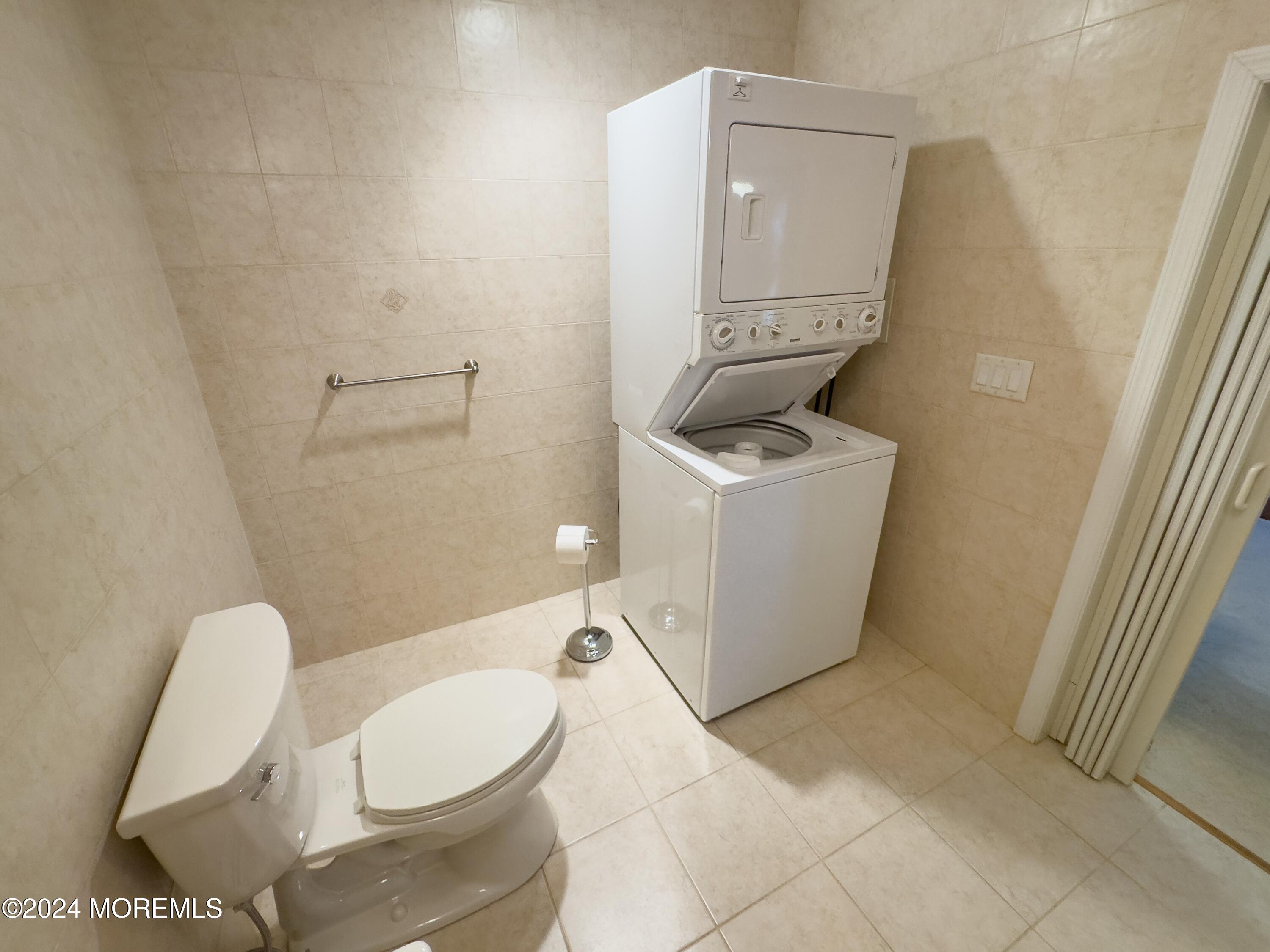 273 Toms River Road Jackson, NJ 08527 - Photo 20 of 43 a bathroom with a sink toilet and shower