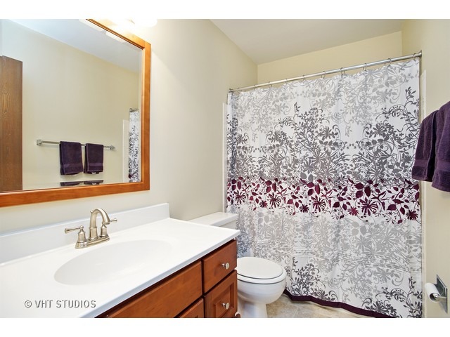 21 Illinois Avenue, Unit O2 Schaumburg, IL 60193 - Photo 8 of 10