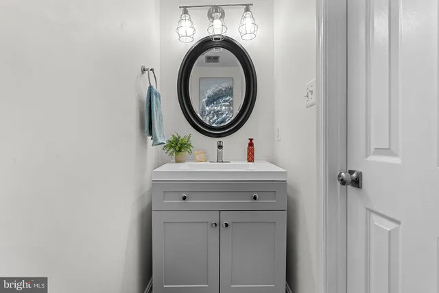 $899,000 | 21 Lipscomb Court, Sterling, VA 20165