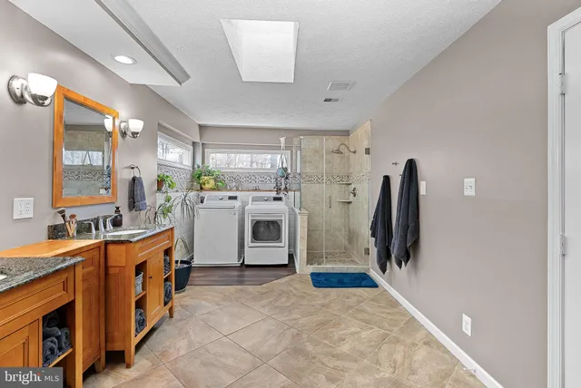 $899,000 | 21 Lipscomb Court, Sterling, VA 20165