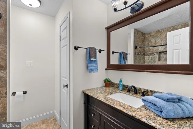 $899,000 | 21 Lipscomb Court, Sterling, VA 20165