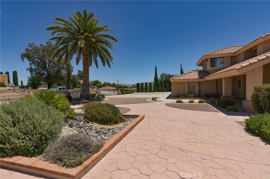 20211 Wadena Road Apple Valley, CA 92308 - Photo 4 of 51