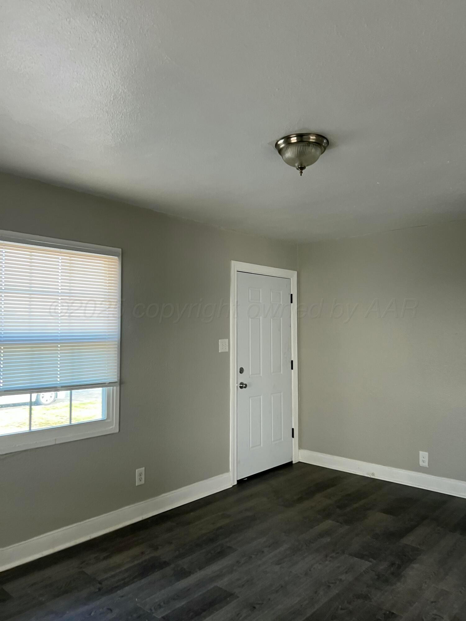 4648 Bowie Street Amarillo, TX 79110 - Photo 4 of 32 IMG_2409