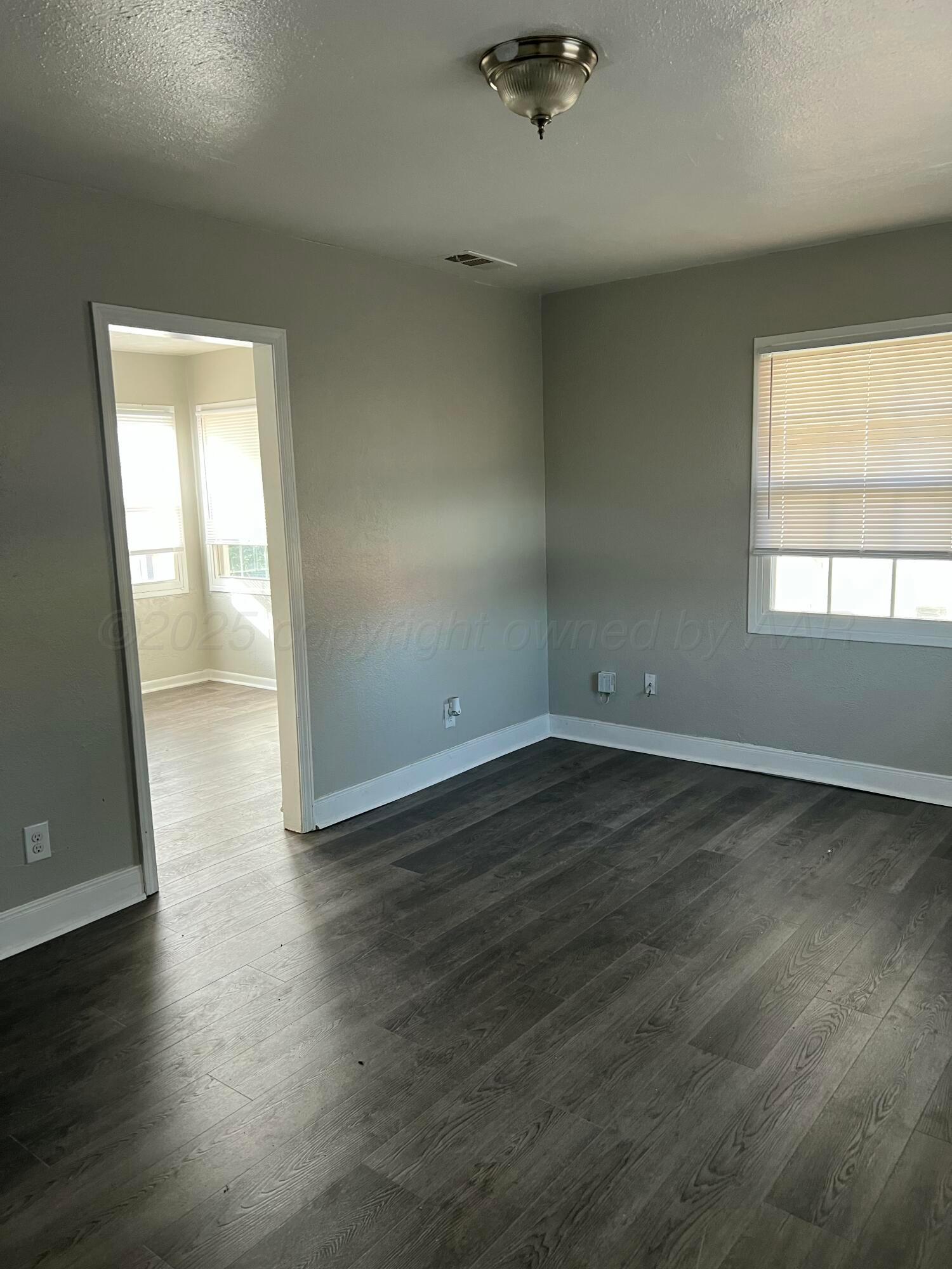 4648 Bowie Street Amarillo, TX 79110 - Photo 5 of 32 IMG_2407