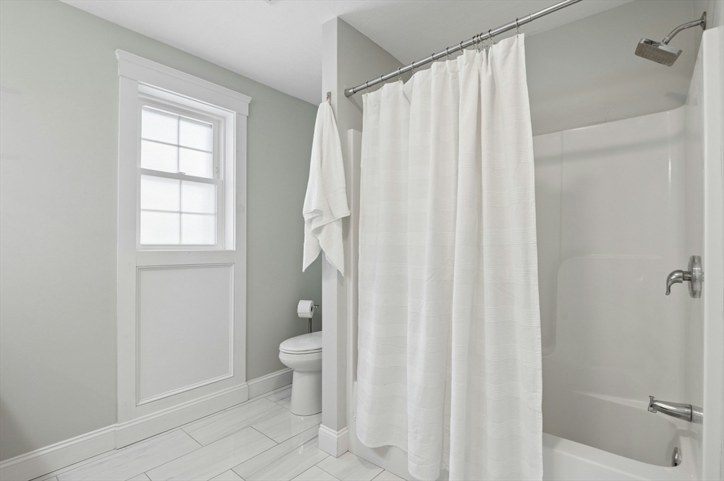 129 Derby Street Worcester, MA 01604 - Photo 28 of 41