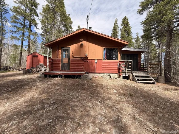 a view of a backyard of the house