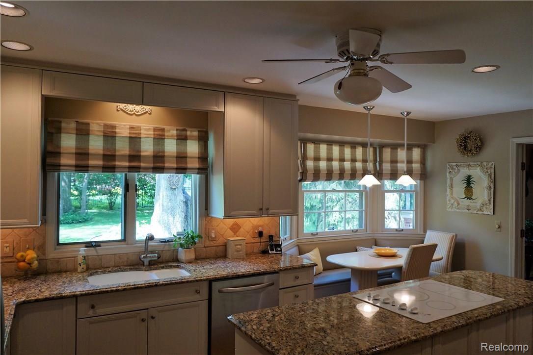 385 Beechview Drive Rochester, MI 48306 - Photo 17 of 56 Kitchen