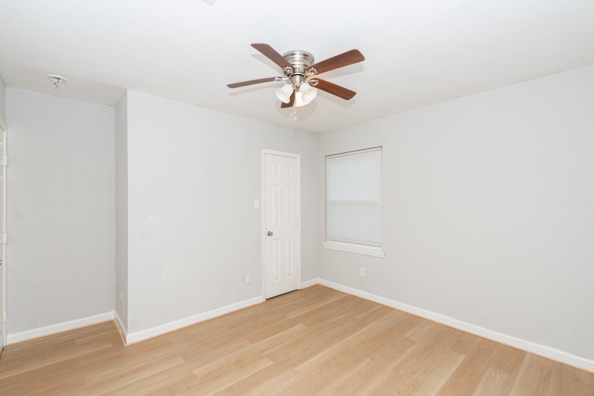 3707 Meadowlake Road Pasadena, TX 77503 - Photo 16 of 32 a view of an empty room with window and a ceiling fan
