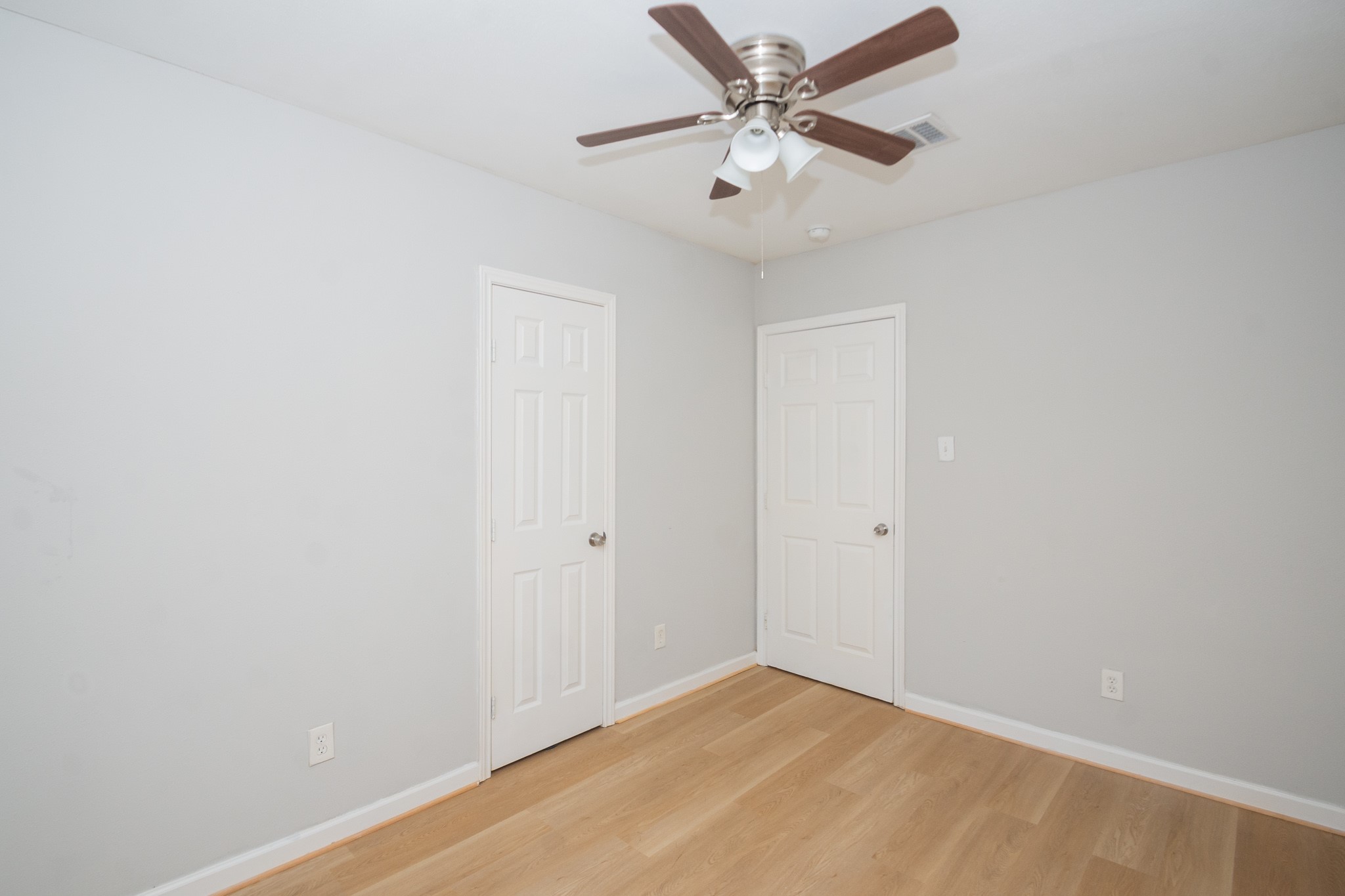 3707 Meadowlake Road Pasadena, TX 77503 - Photo 20 of 32 an empty room with a ceiling fan and wooden floor