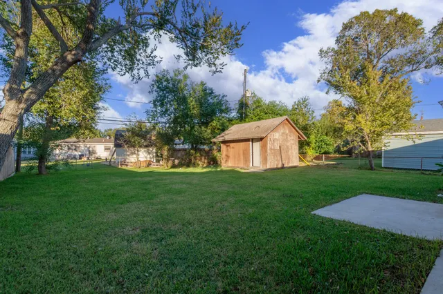 $1,750 | 3707 Meadowlake Road, Pasadena, TX 77503