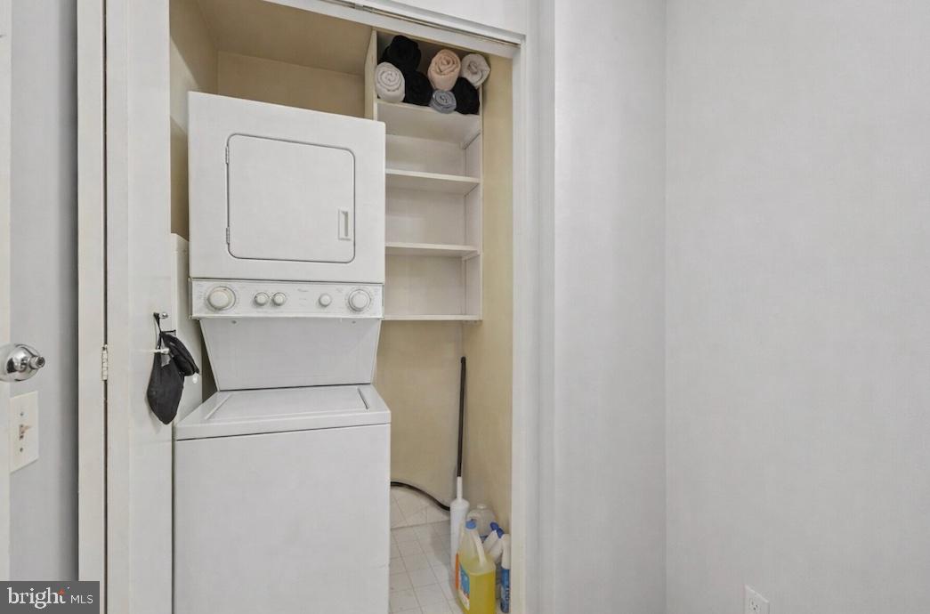 315 New Street, Unit 111 Philadelphia, PA 19106 - Photo 13 of 19 a utility room with dryer and washer