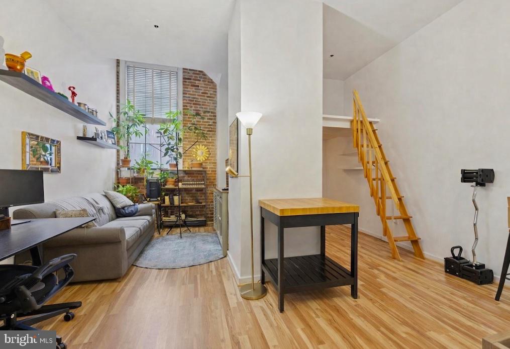 315 New Street, Unit 111 Philadelphia, PA 19106 - Photo 2 of 19 a living room with furniture and a wooden floor