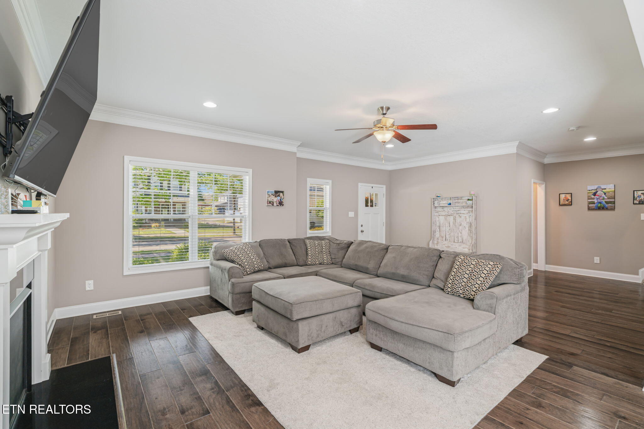 99 Fallberry Street Oak Ridge, TN 37830 - Photo 11 of 60 Living Room