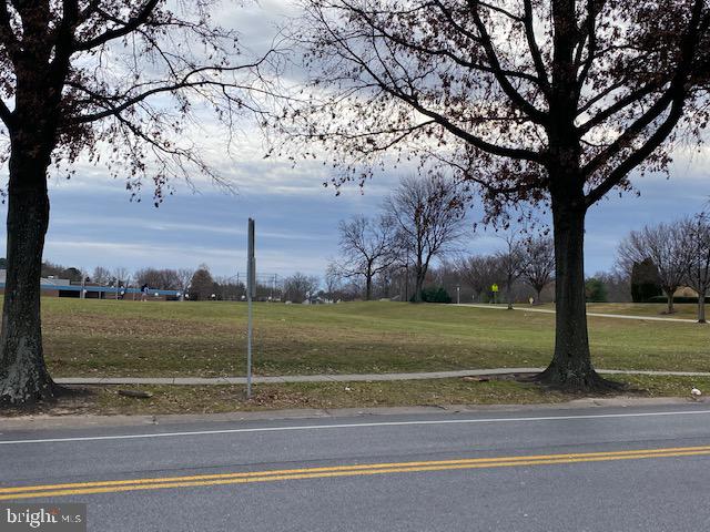 5860 Thunder Hill Road, Unit B2 Columbia, MD 21045 - Photo 24 of 35 a view of a yard