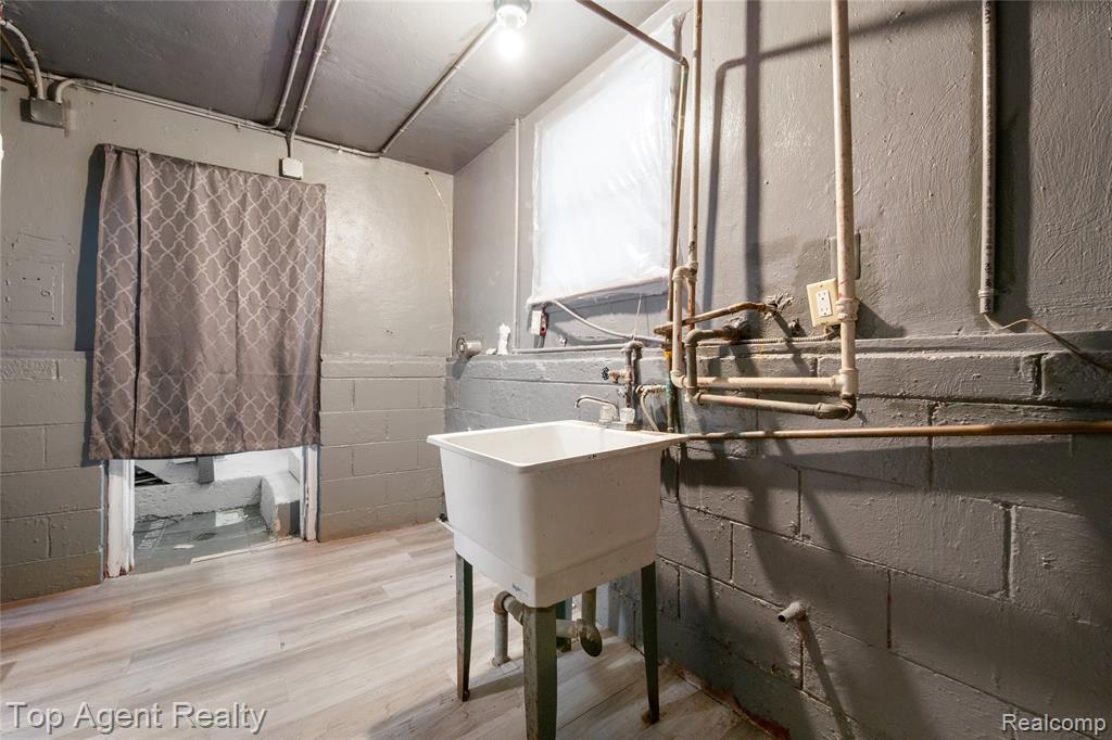 22085 Rausch Avenue Eastpointe, MI 48021 - Photo 30 of 39