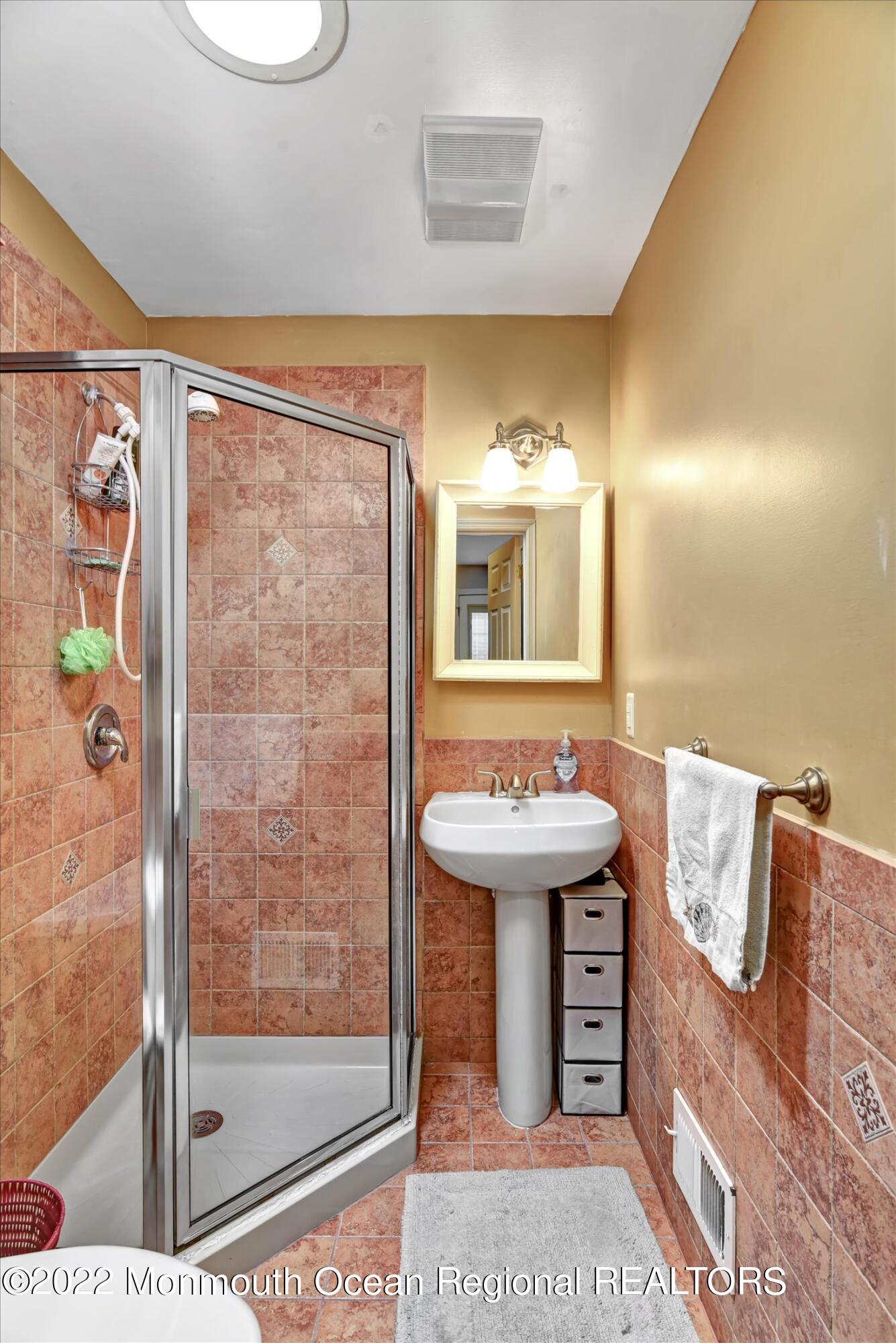 15 Cherry Tree Circle Howell, NJ 07731 - Photo 18 of 28 19-Bathroom