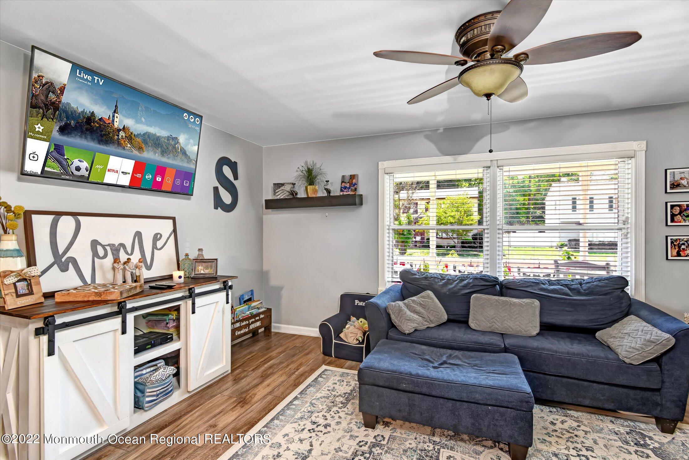 15 Cherry Tree Circle Howell, NJ 07731 - Photo 4 of 28 05-Living Room