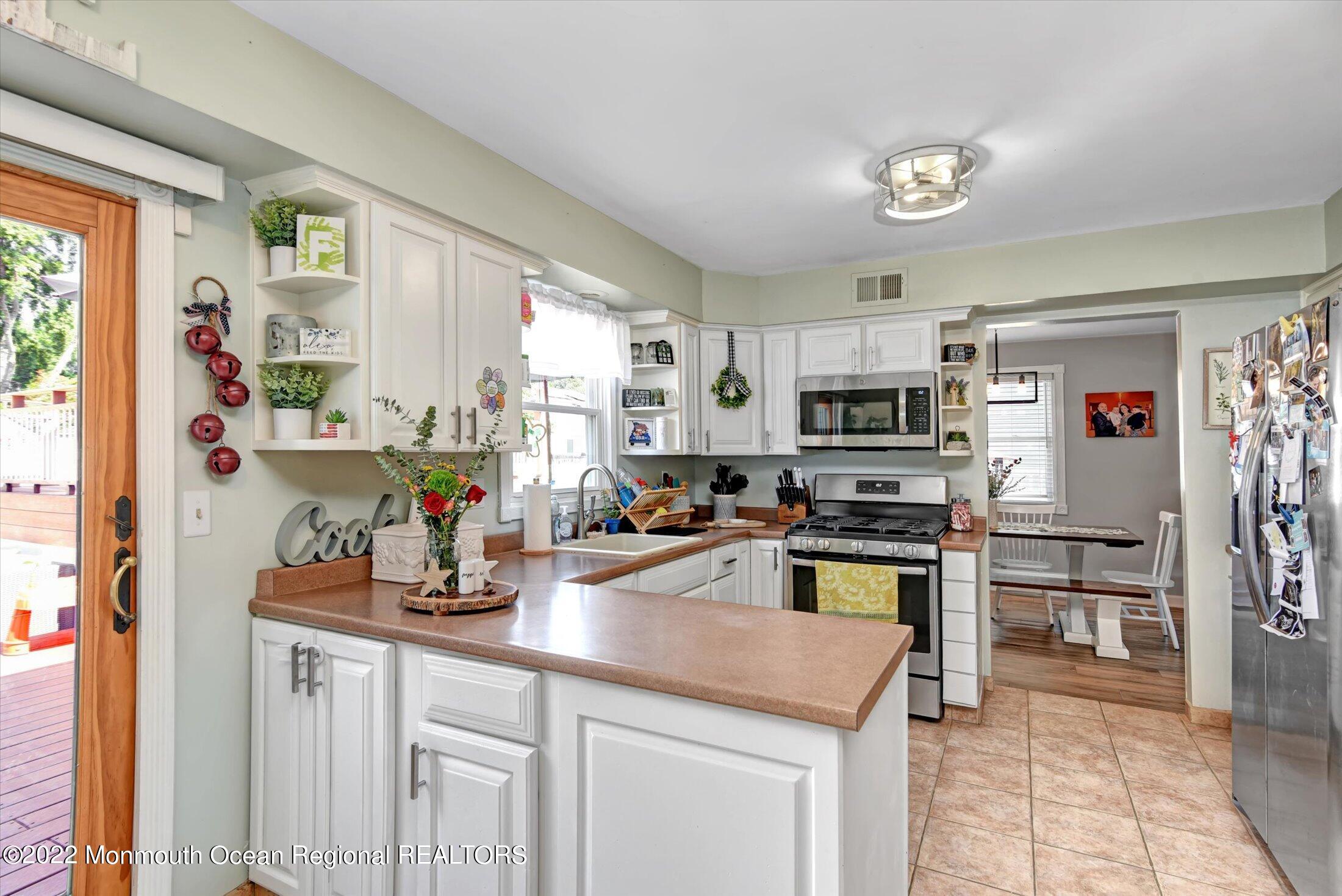 15 Cherry Tree Circle Howell, NJ 07731 - Photo 9 of 28 09-Kitchen