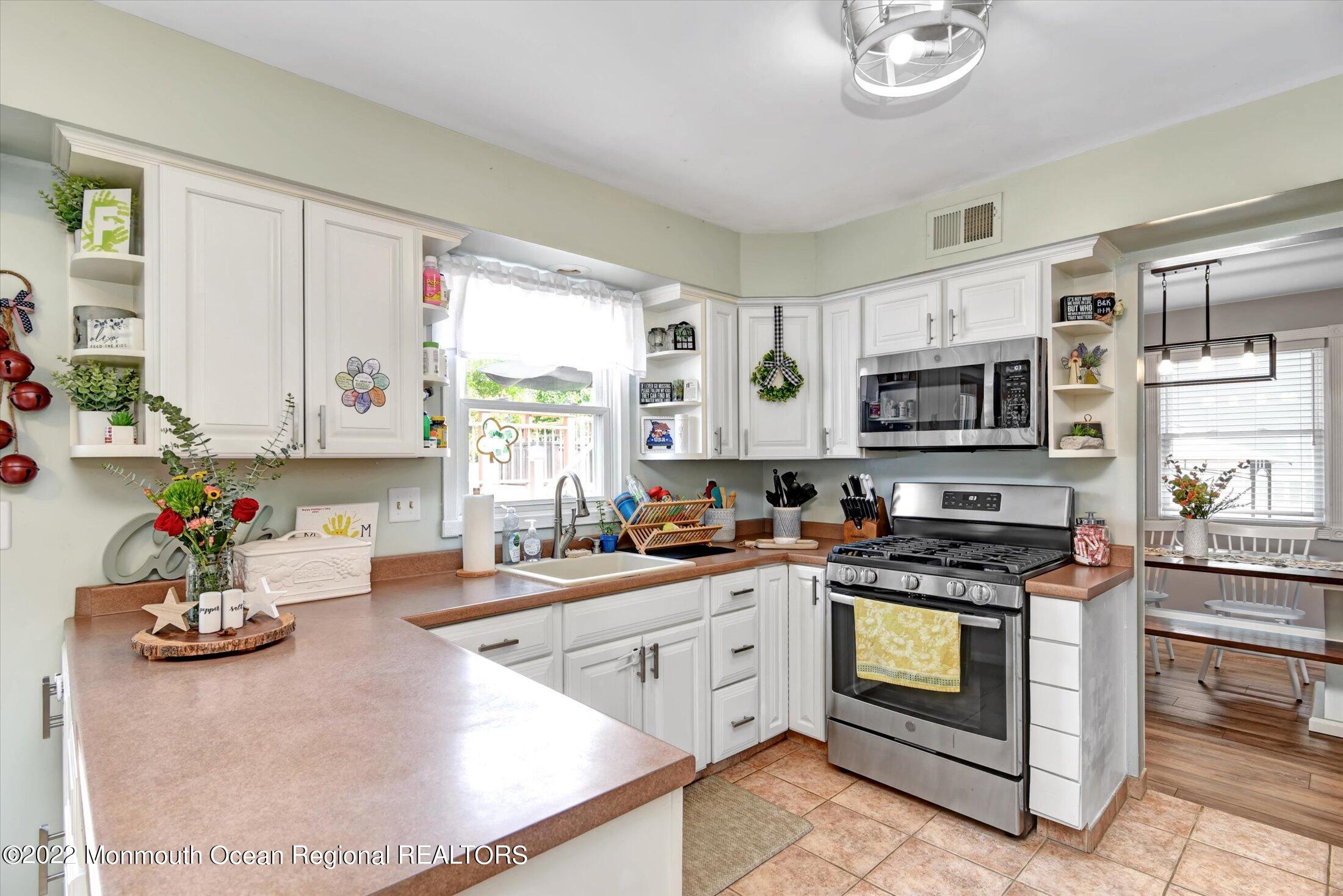 15 Cherry Tree Circle Howell, NJ 07731 - Photo 10 of 28 10-Kitchen